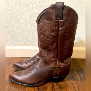 Justin Cowboy Boots size woman 8B.